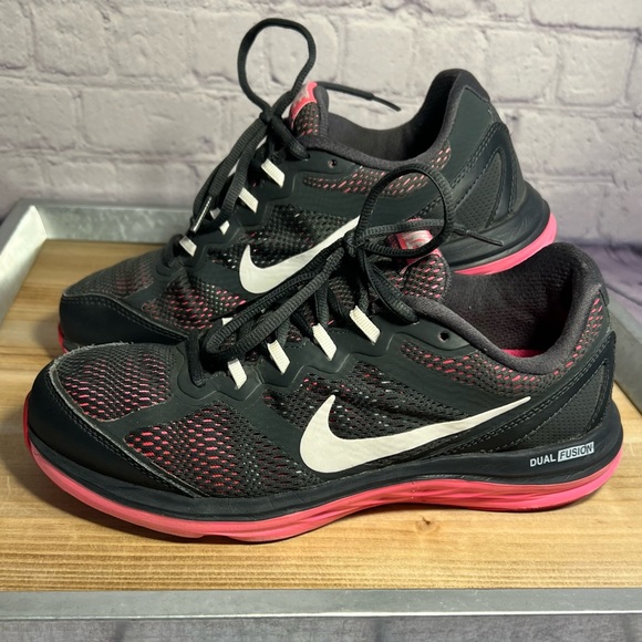 EUC. Nike Dual Fusion Run 3 training/running shoes. 653594-003. Women’s Size 8. - Picture 11 of 14